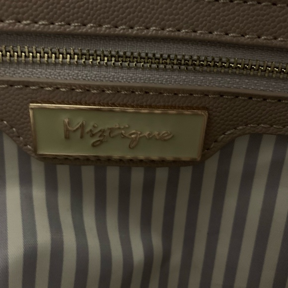 Miztique handbag with several pockets. Neutral color to match any outfit! - Picture 4 of 13